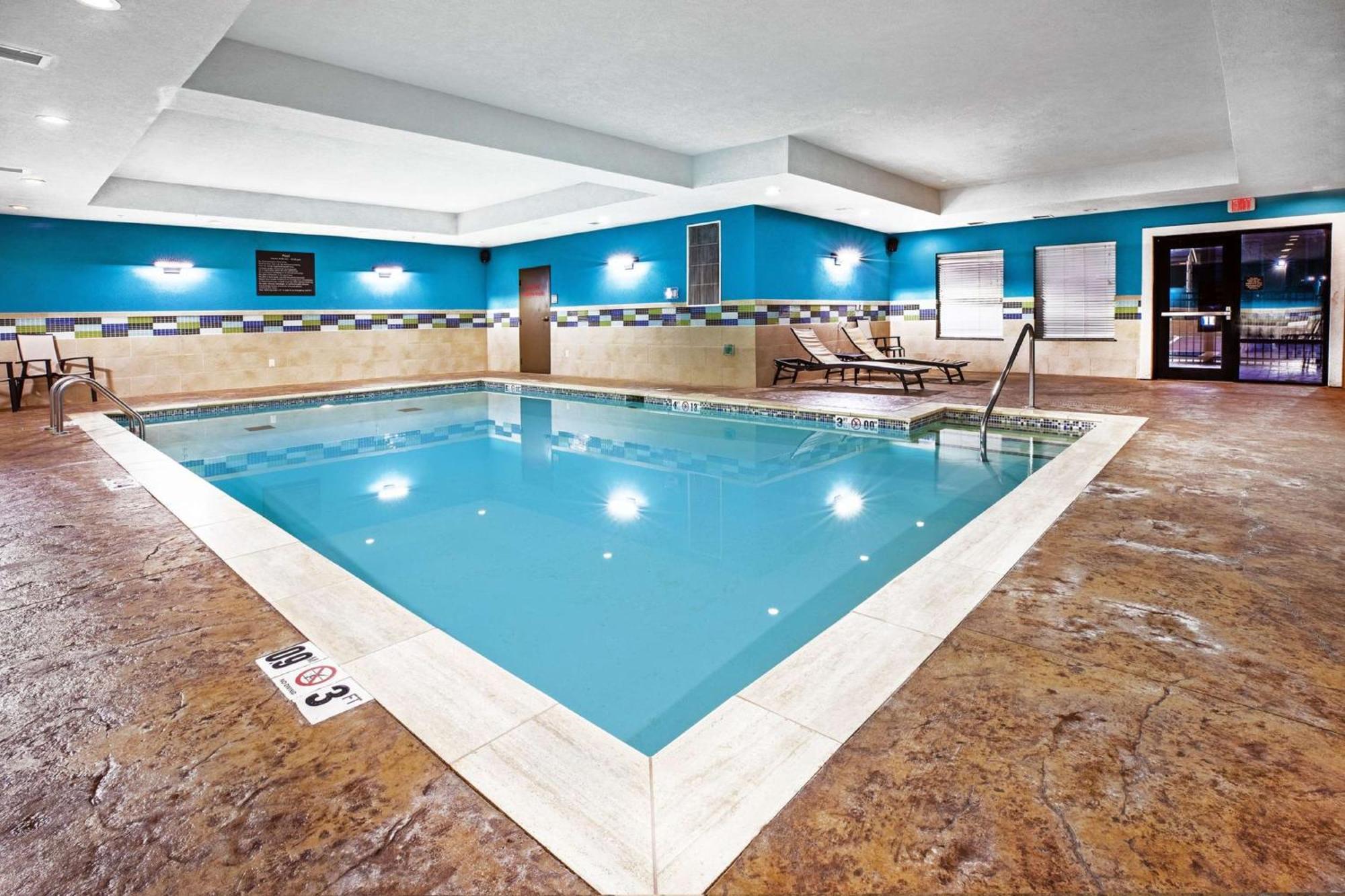 Hampton Inn & Suites Claremore Экстерьер фото