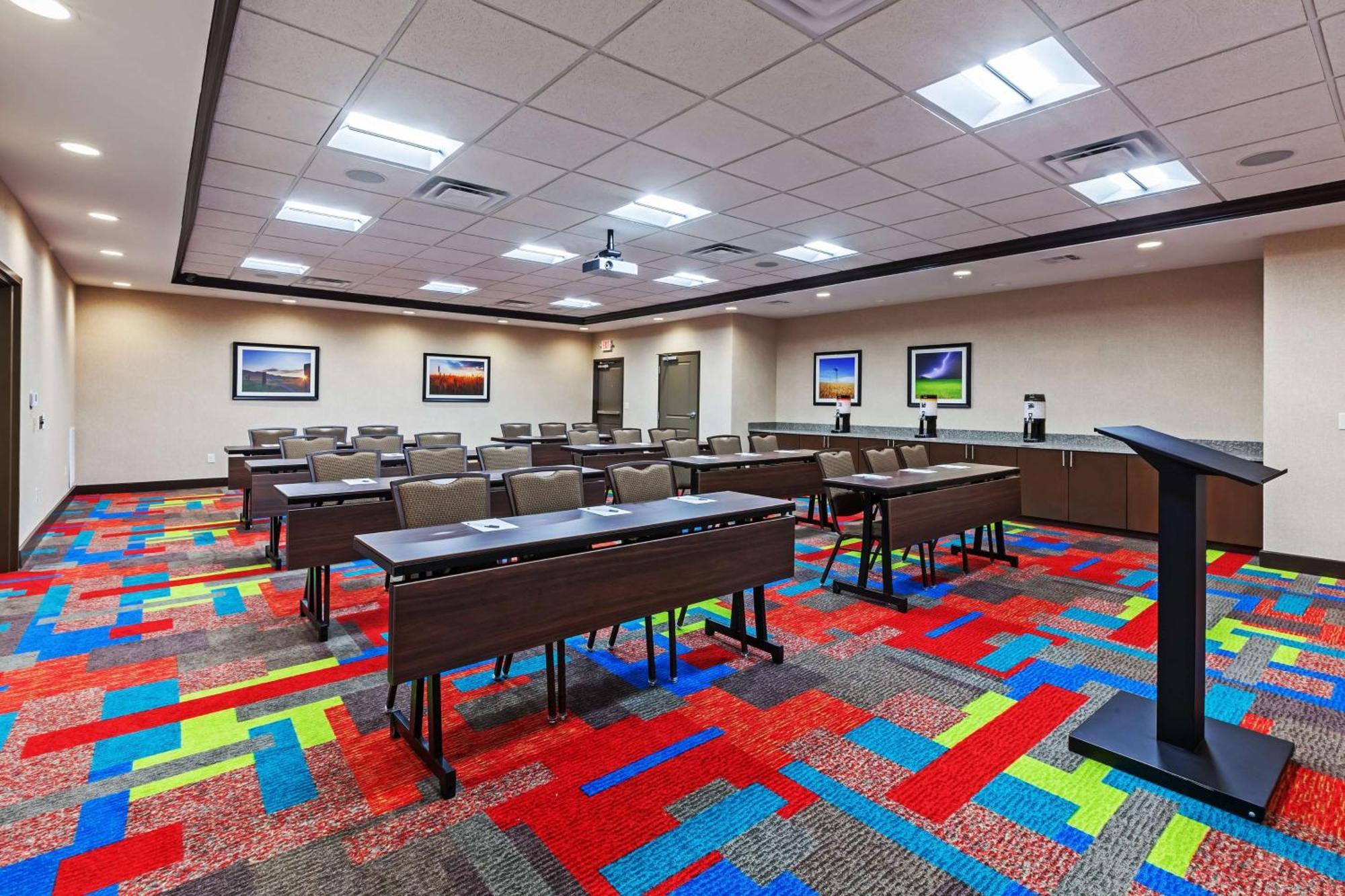 Hampton Inn & Suites Claremore Экстерьер фото