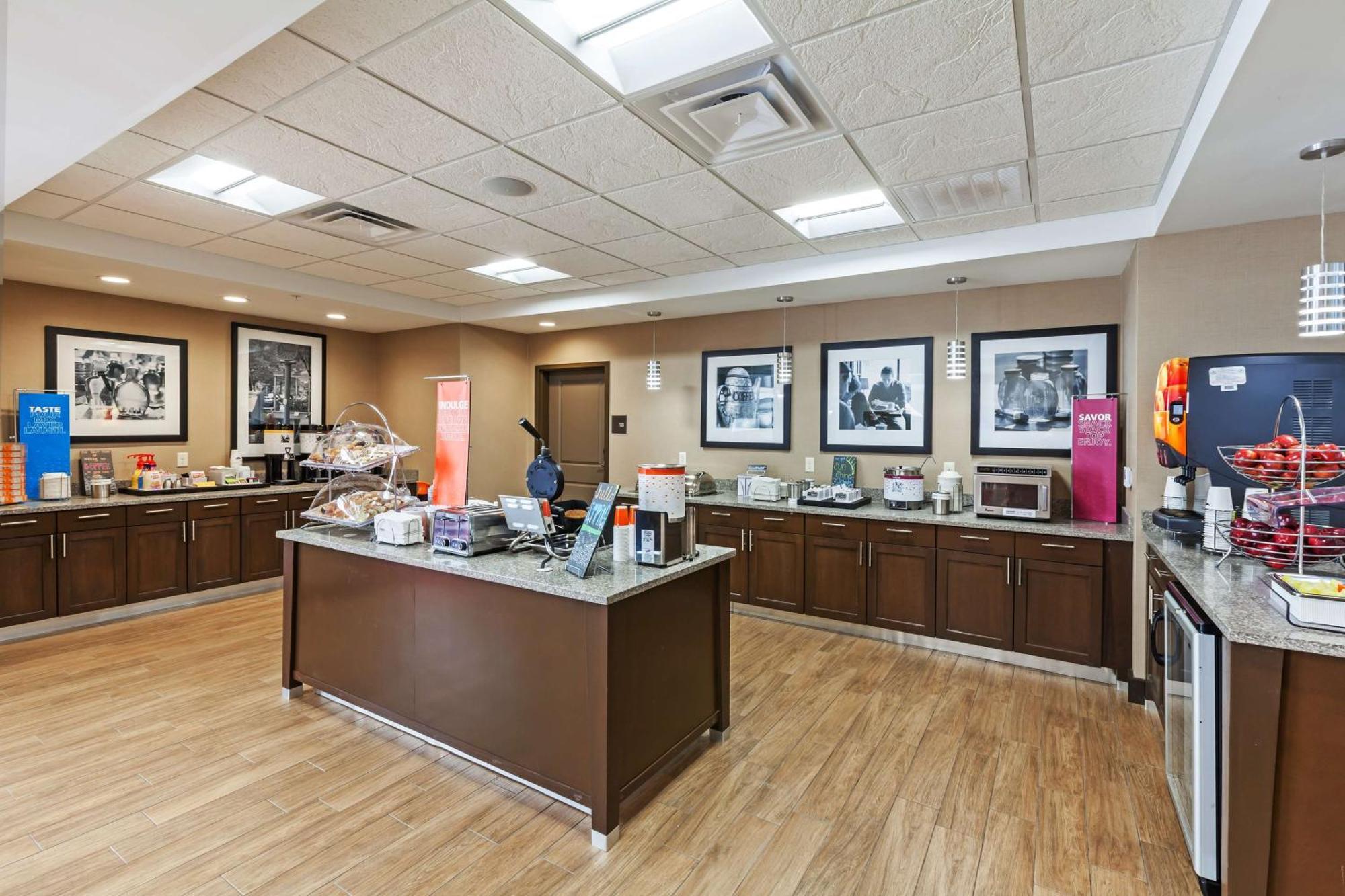 Hampton Inn & Suites Claremore Экстерьер фото