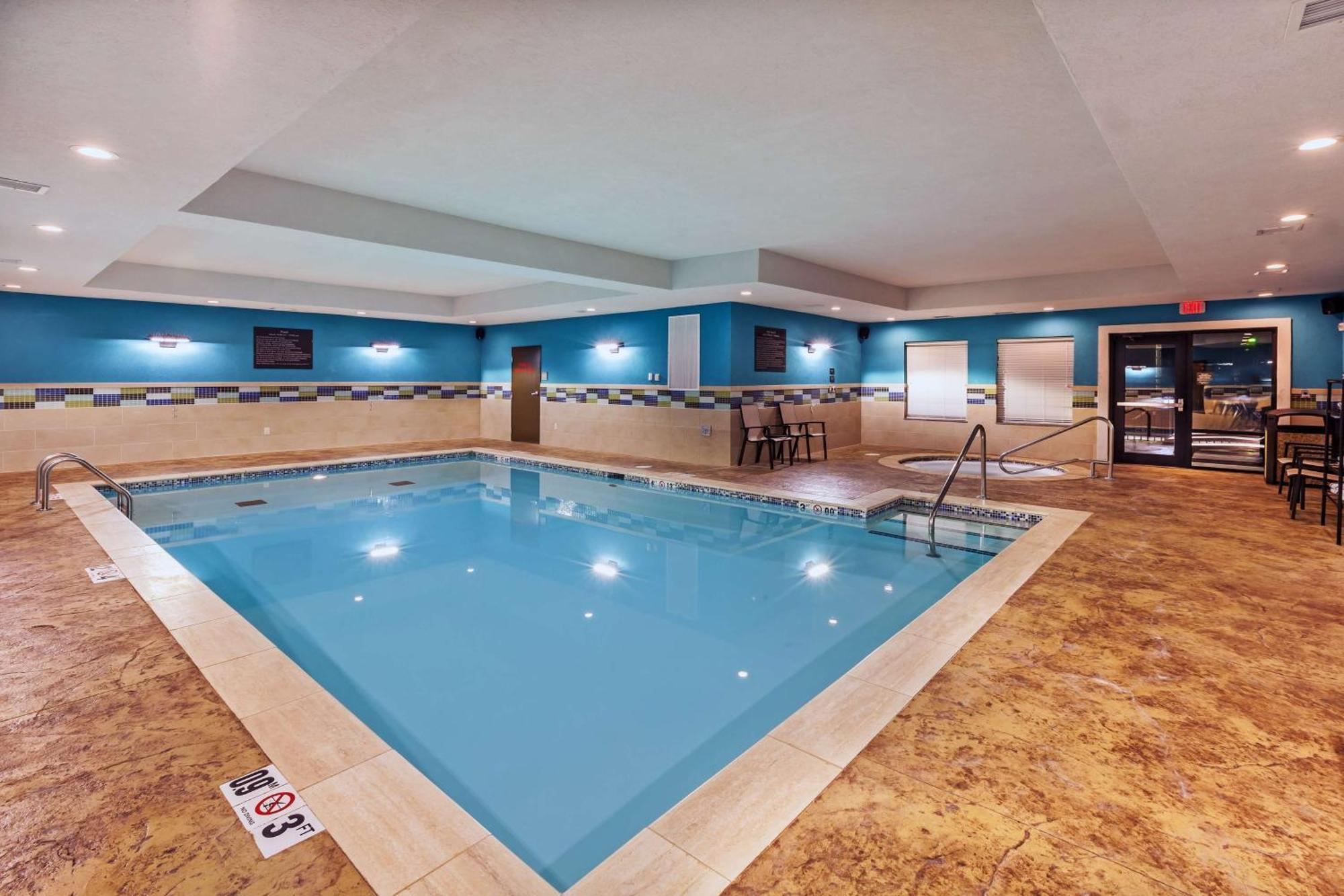 Hampton Inn & Suites Claremore Экстерьер фото